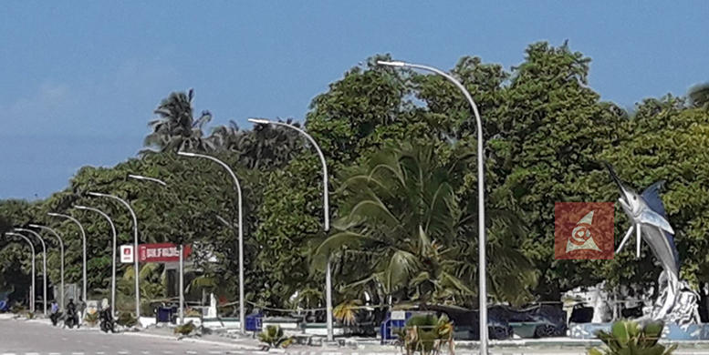 R. Meedhoo 1